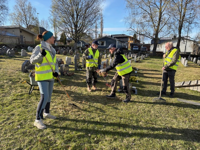 Dugnad på Heimdal kirkegård